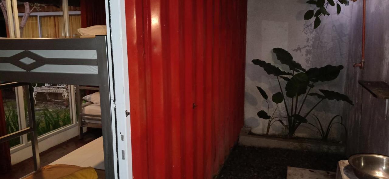 Kubu Container Hotel อูลูวาตู ภายนอก รูปภาพ
